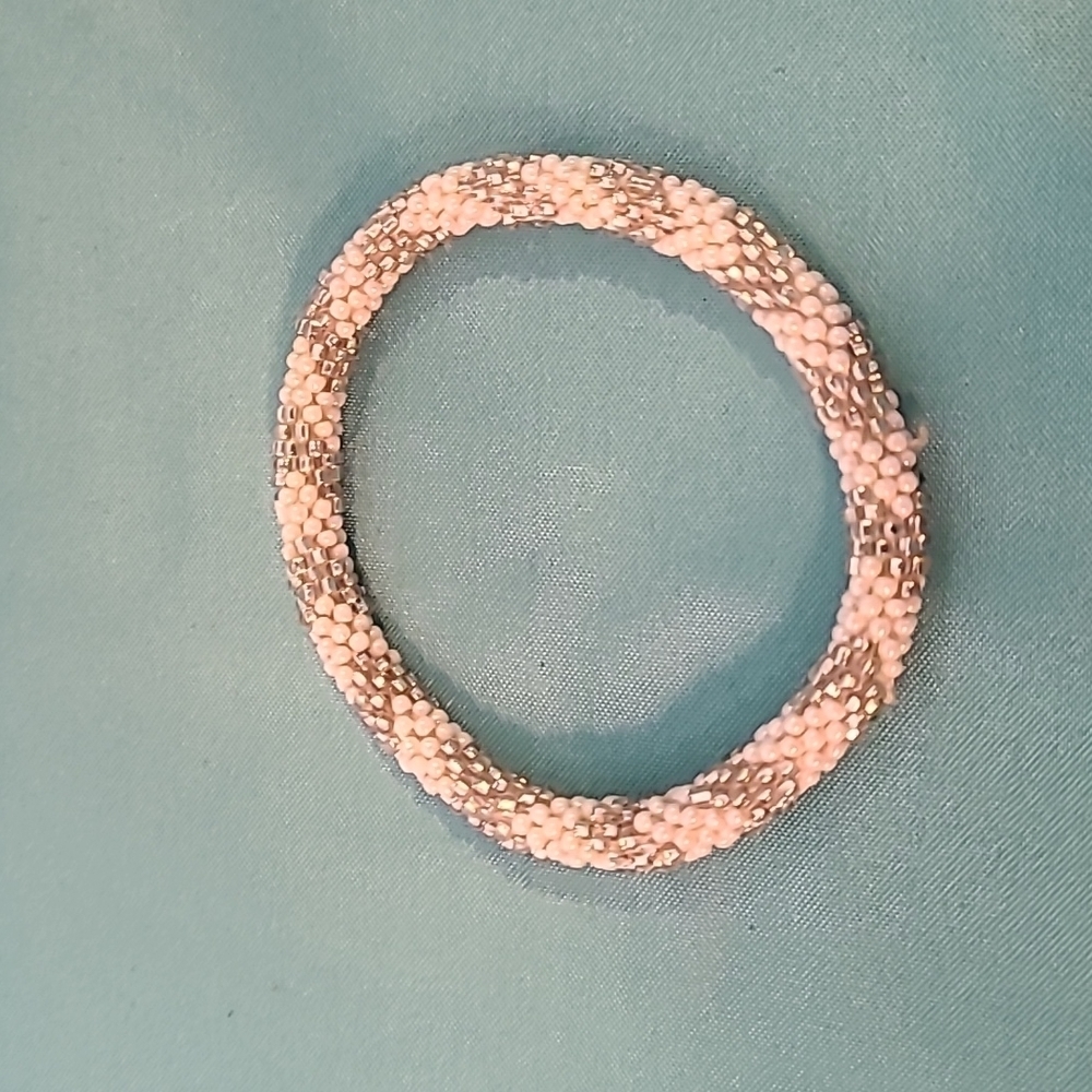6 bracelets - Picture 5 of 7